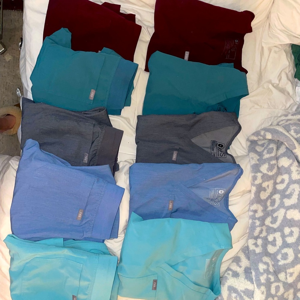 FIVE PAIRS FIGS SCRUBS XXS